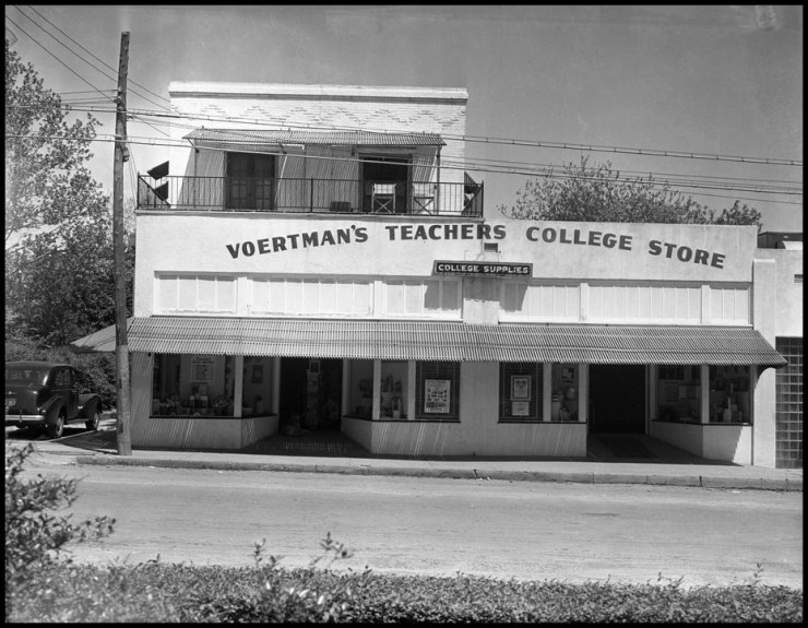 Black-and-white image of the Voertman's Store facade in 1942
