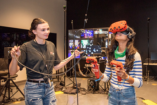 Art meets science and technology in the CVAD xRez lab with students using virtual reality.